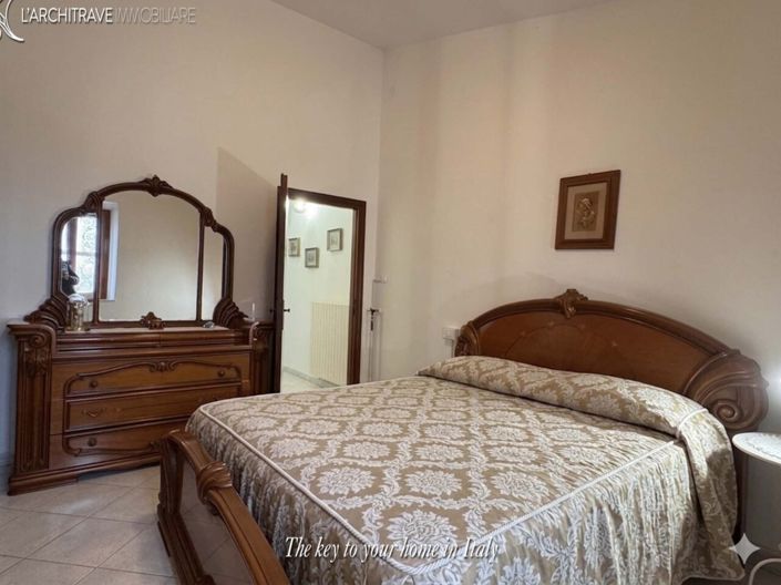 Image No.14-2 Bed House for sale