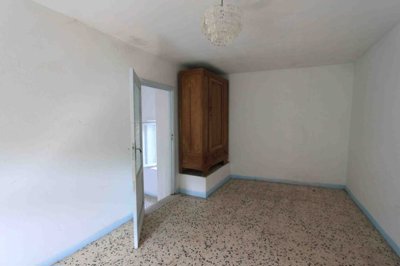 3884