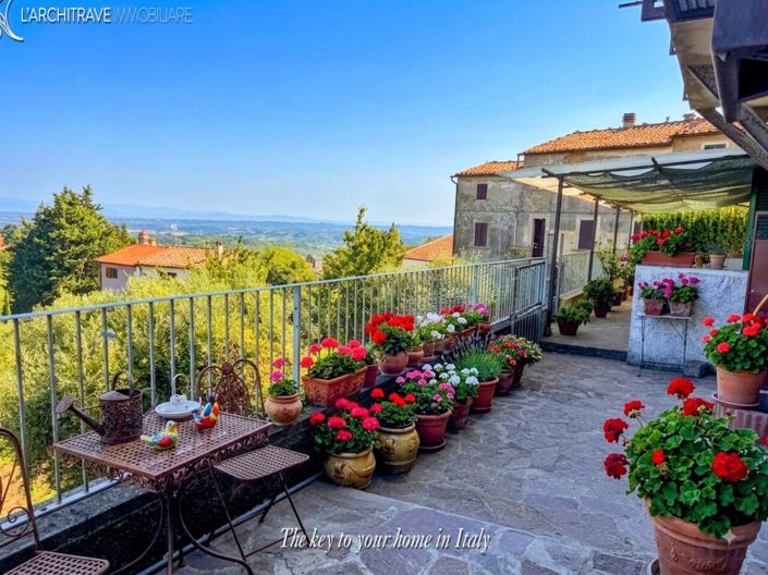Image No.2-4 Bed House for sale