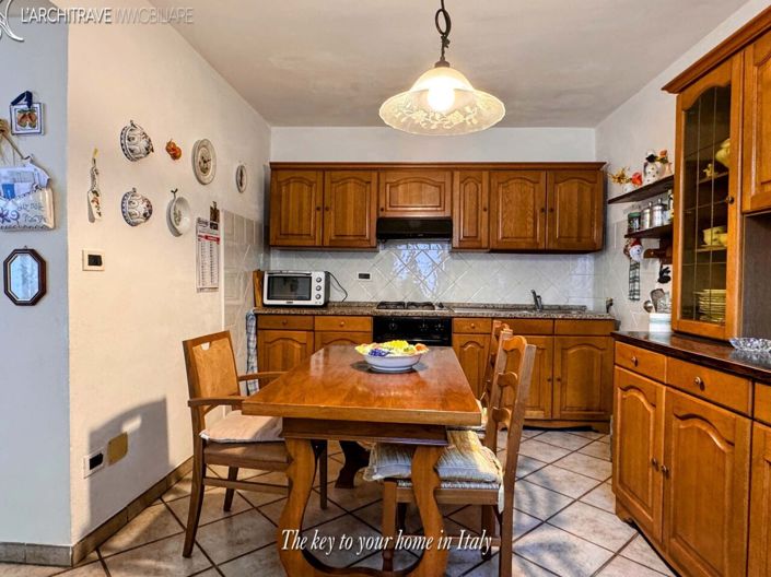 Image No.6-4 Bed House for sale