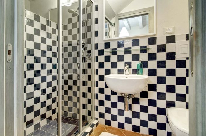 Image No.10-3 Bed House for sale