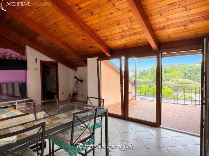 Image No.9-2 Bed House for sale