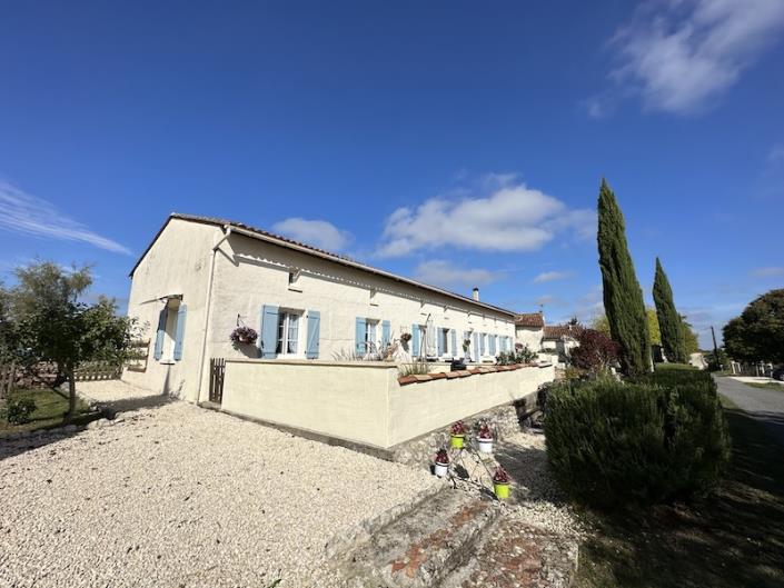 Image No.4-Maison de campagne de 5 chambres à vendre à Chalais