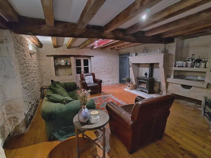 Image No.2-4 Bed Country House for sale