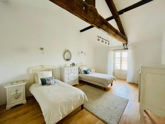 Image No.8-4 Bed House for sale