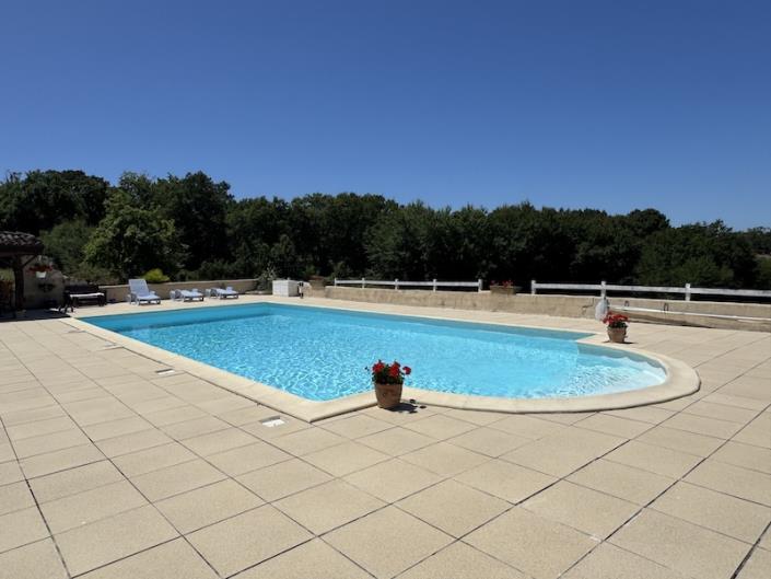 Image No.12-Propriété de pays de 8 chambres à vendre à Chalais