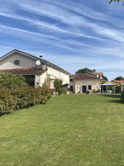 Image No.4-Propriété de pays de 6 chambres à vendre à Chalais