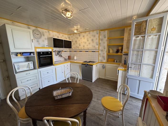 Image No.7-4 Bed Country House for sale