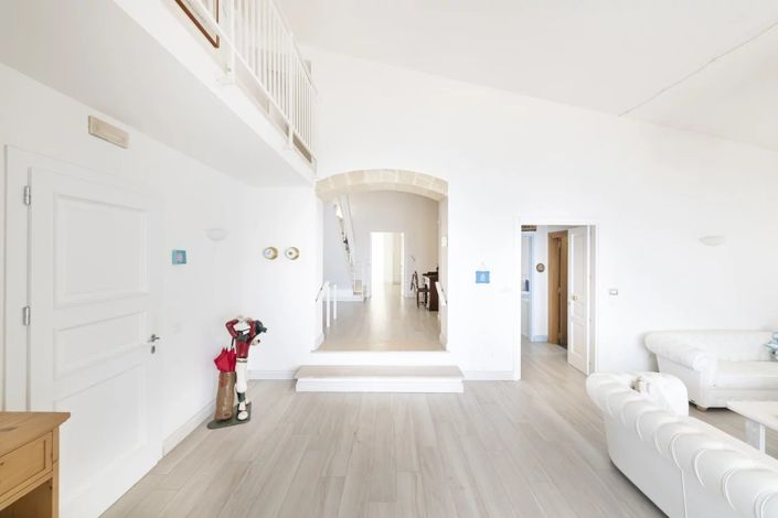 Image No.7-7 Bed Villa for sale