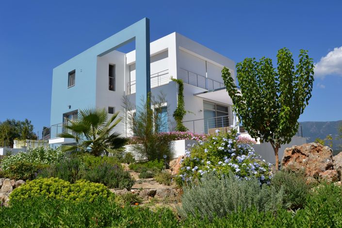 Image No.4-8 Bed House for sale