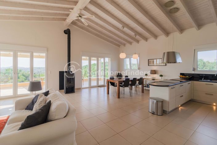 Image No.6-4 Bed House for sale