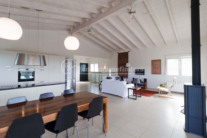 Image No.8-4 Bed House for sale