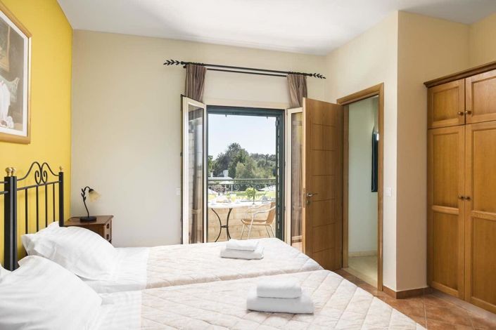 Image No.11-5 Bed House for sale