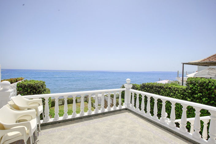 Image No.2-Villa de 2 chambres à vendre à Estepona