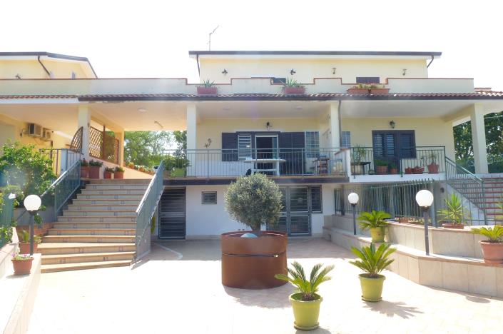 Image No.2-4 Bed Villa for sale