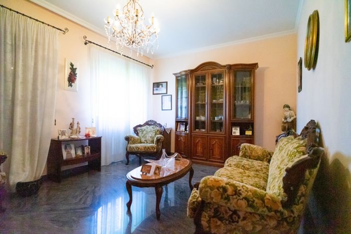 Image No.2-6 Bed Villa for sale