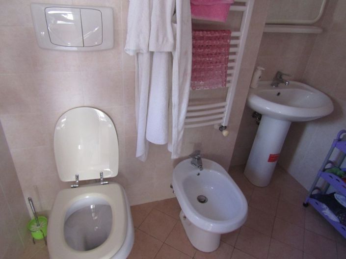 Image No.12-2 Bed Property for sale