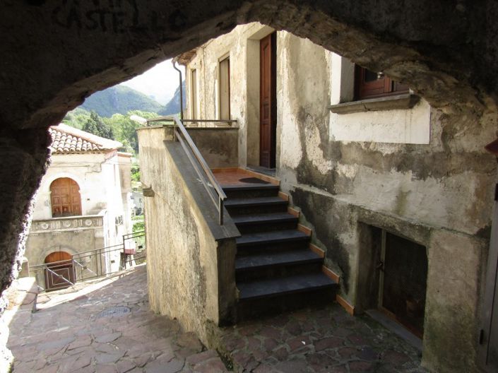 Image No.2-2 Bed Property for sale