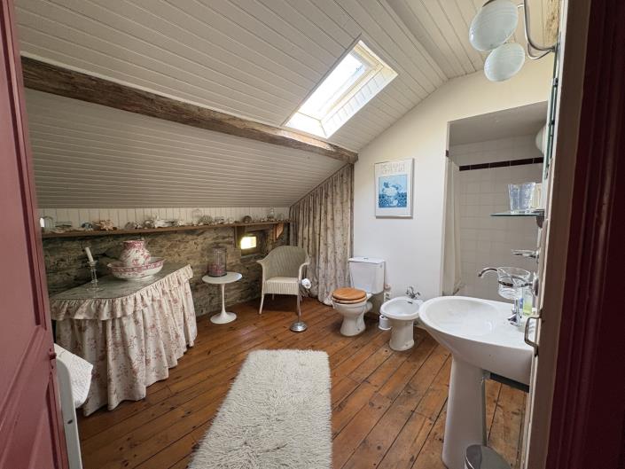 Image No.20-5 Bed Village House for sale