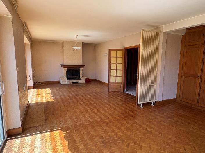 Image No.11-4 Bed Village House for sale