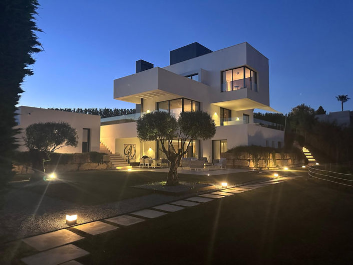 Image No.2-5 Bed Villa for sale