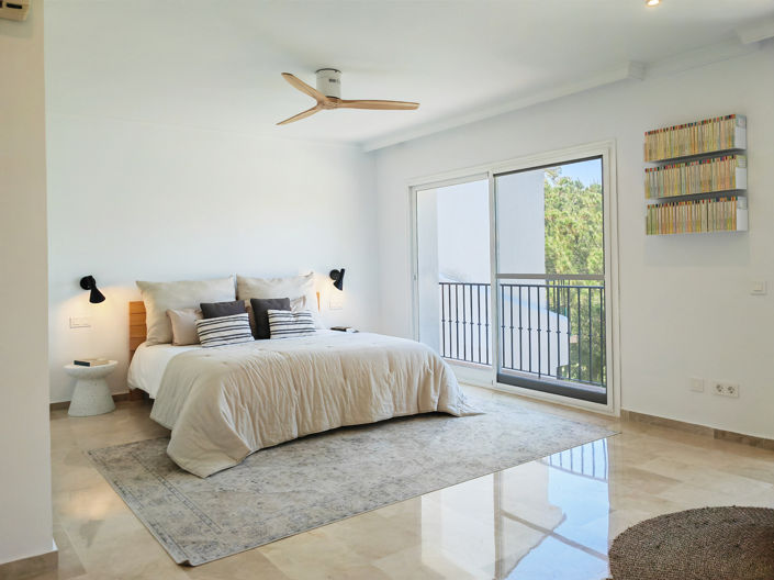 Image No.10-4 Bed Townhouse for sale