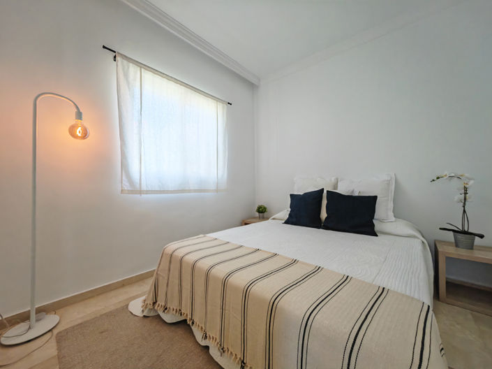 Image No.13-4 Bed Townhouse for sale