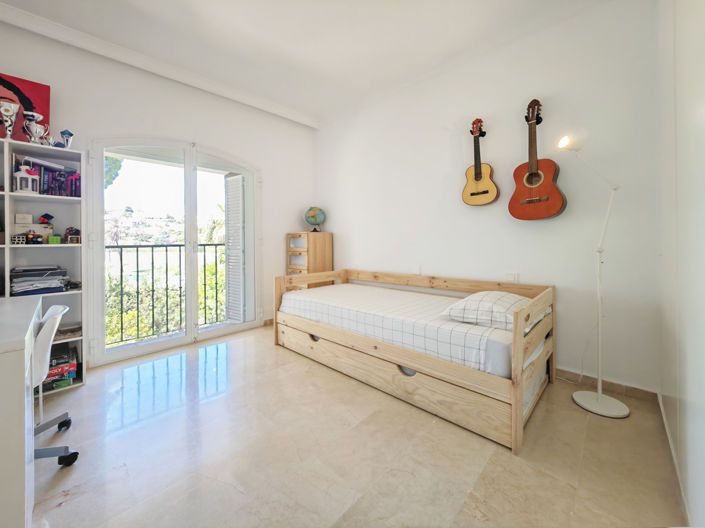 Image No.19-4 Bed Townhouse for sale