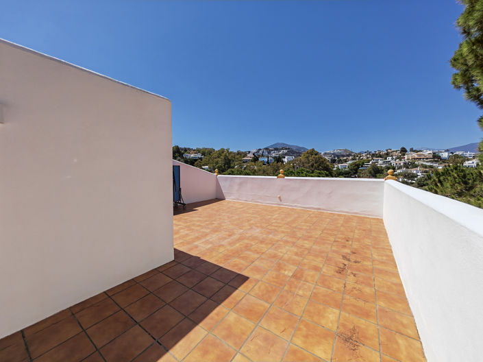 Image No.22-4 Bed Townhouse for sale