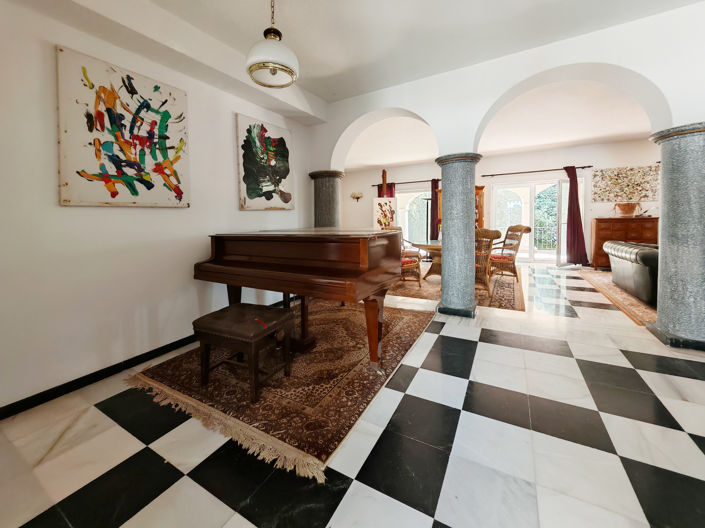 Image No.3-Villa de 5 chambres à vendre à Marbella
