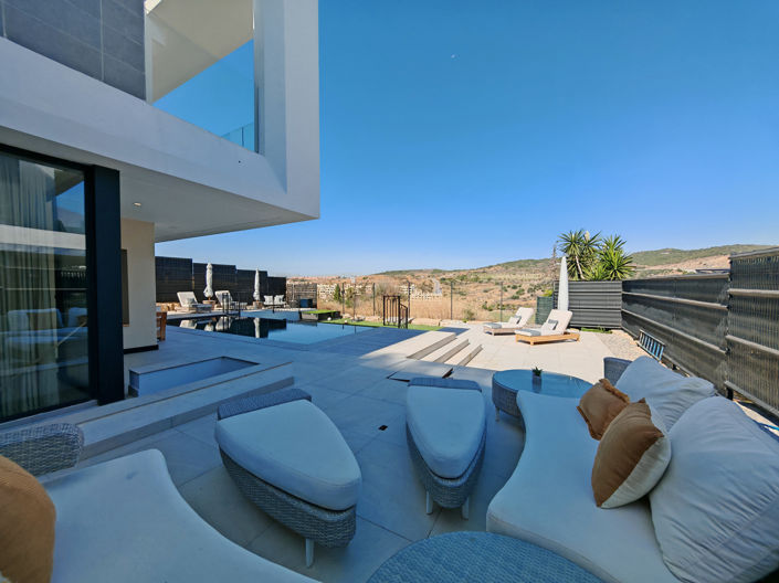 Image No.3-Villa de 4 chambres à vendre à Estepona