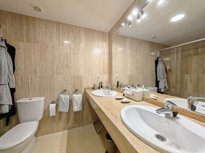 Image No.13-2 Bed Property for sale