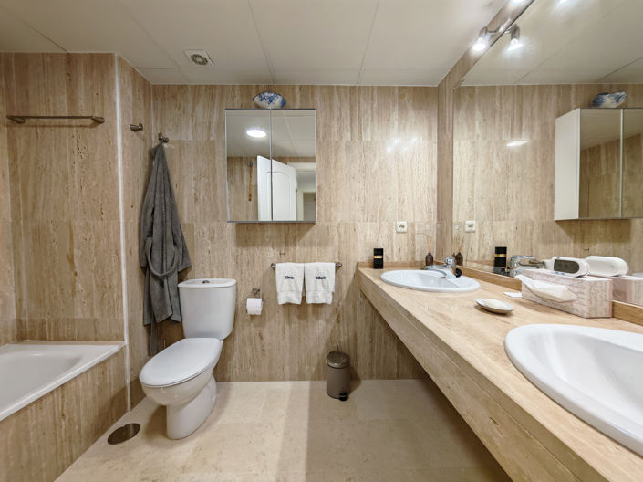 Image No.8-2 Bed Property for sale