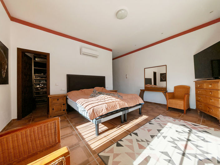 Image No.23-12 Bed Finca for sale