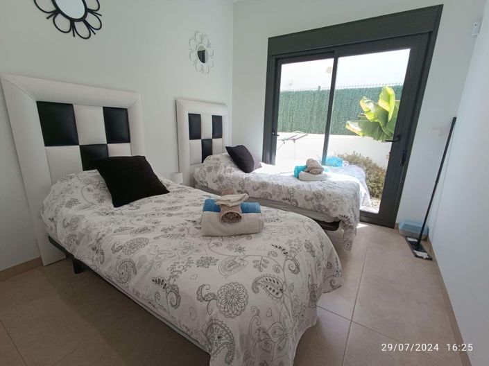 Image No.11-3 Bed Townhouse for sale