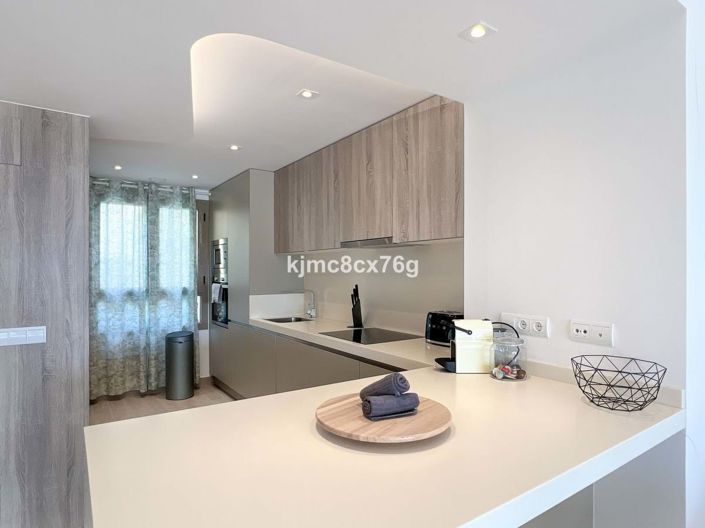 Image No.12-3 Bed Townhouse for sale