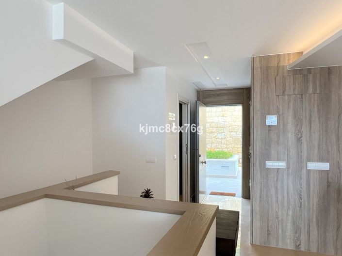 Image No.18-3 Bed Townhouse for sale