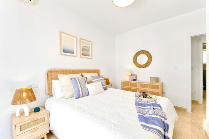 Image No.8-2 Bed Townhouse for sale