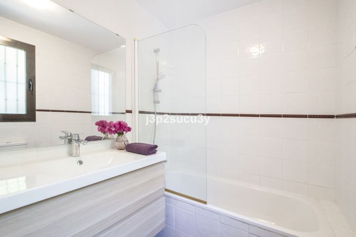Image No.14-3 Bed Semi-Detached for sale