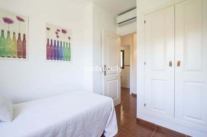Image No.16-3 Bed Semi-Detached for sale