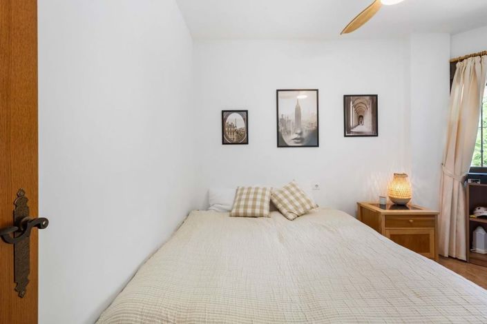 Image No.16-4 Bed Townhouse for sale