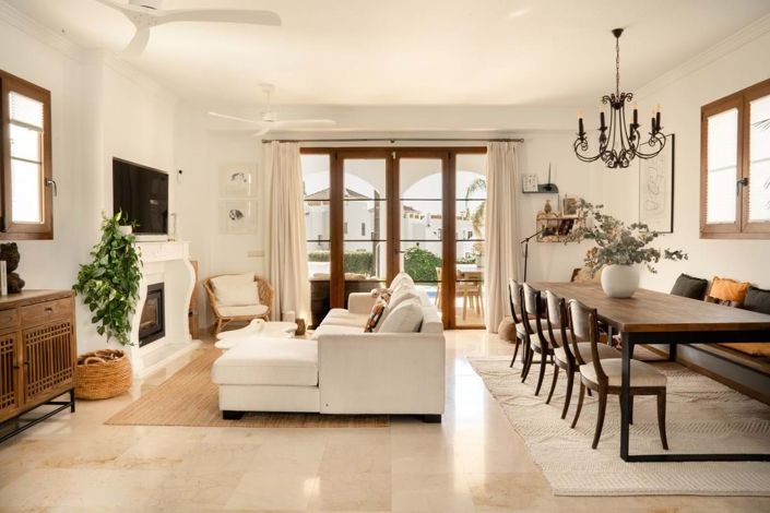 Image No.2-Villa de 4 chambres à vendre à Estepona