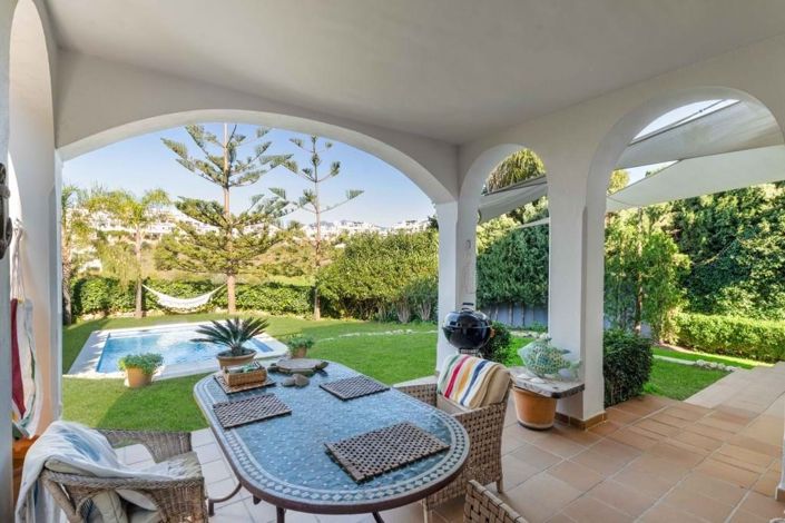 Image No.2-Villa de 4 chambres à vendre à Estepona