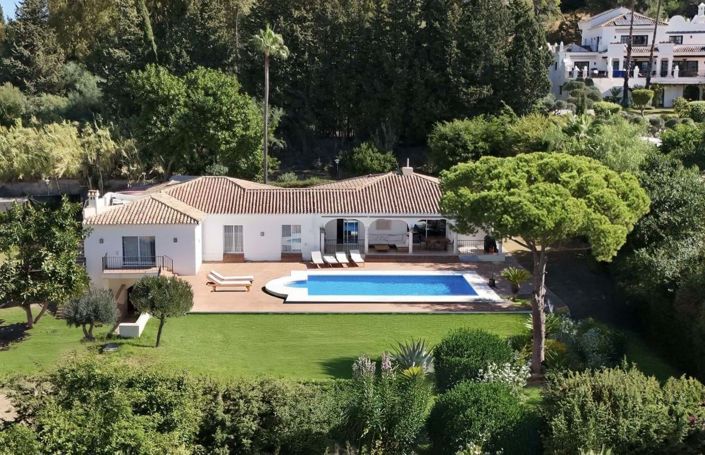 Image No.2-Villa de 4 chambres à vendre à Estepona