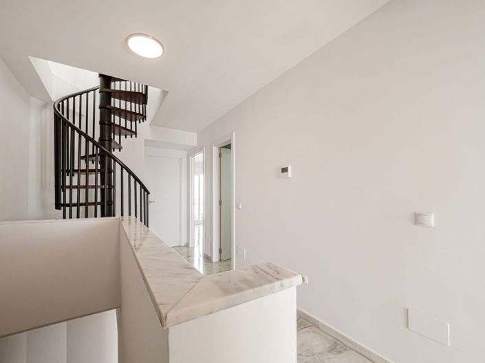Image No.18-4 Bed Townhouse for sale