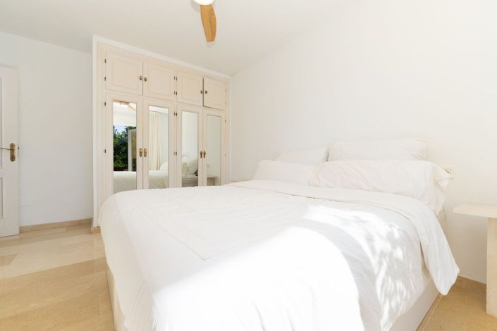 Image No.14-3 Bed Townhouse for sale