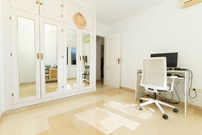 Image No.18-3 Bed Townhouse for sale