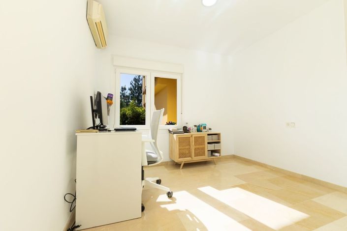 Image No.21-3 Bed Townhouse for sale