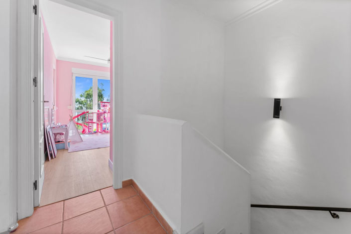 Image No.19-3 Bed Townhouse for sale