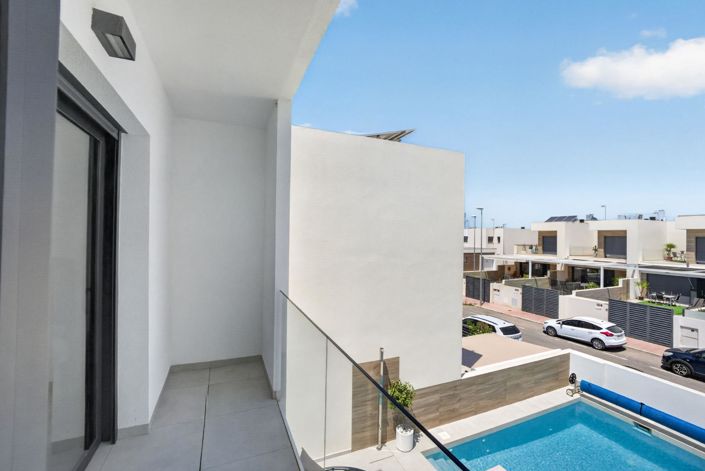 Image No.18-5 Bed Villa for sale